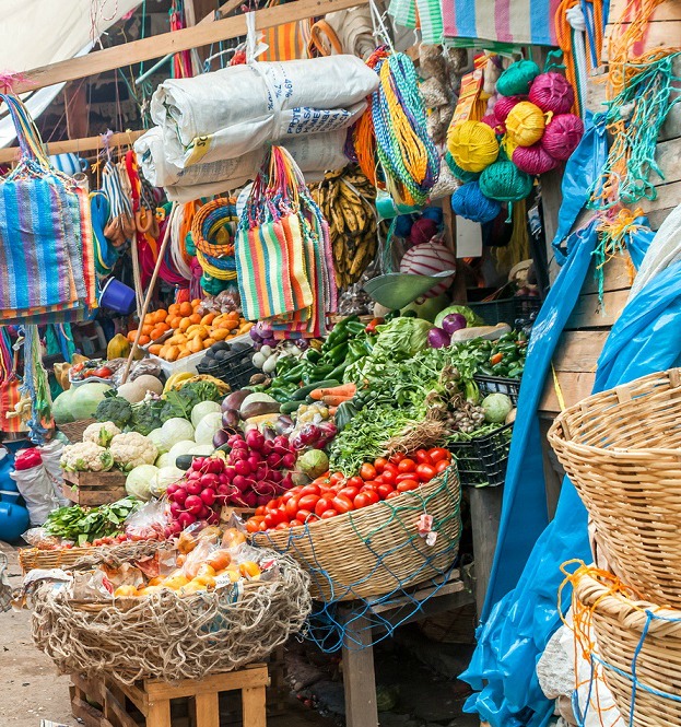 Idumota is the main place where all idumota is one part, you have apongbon, balogun and the rest. Balogun Idumota Market : Shop Like a Local at Lagos Best Markets - Travelstart ...