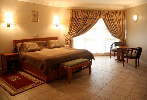 Welcome-Centre-Hotel-Suite