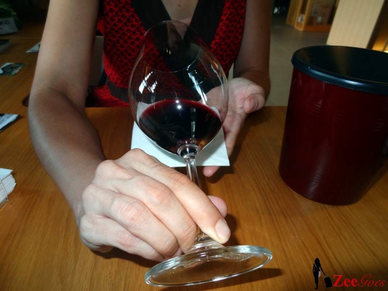 Checking the clarity of the Crianza (Source: zeegoes.com)