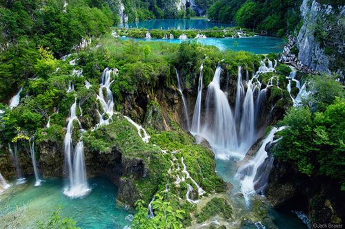 vanuatu-waterfall-travelstart