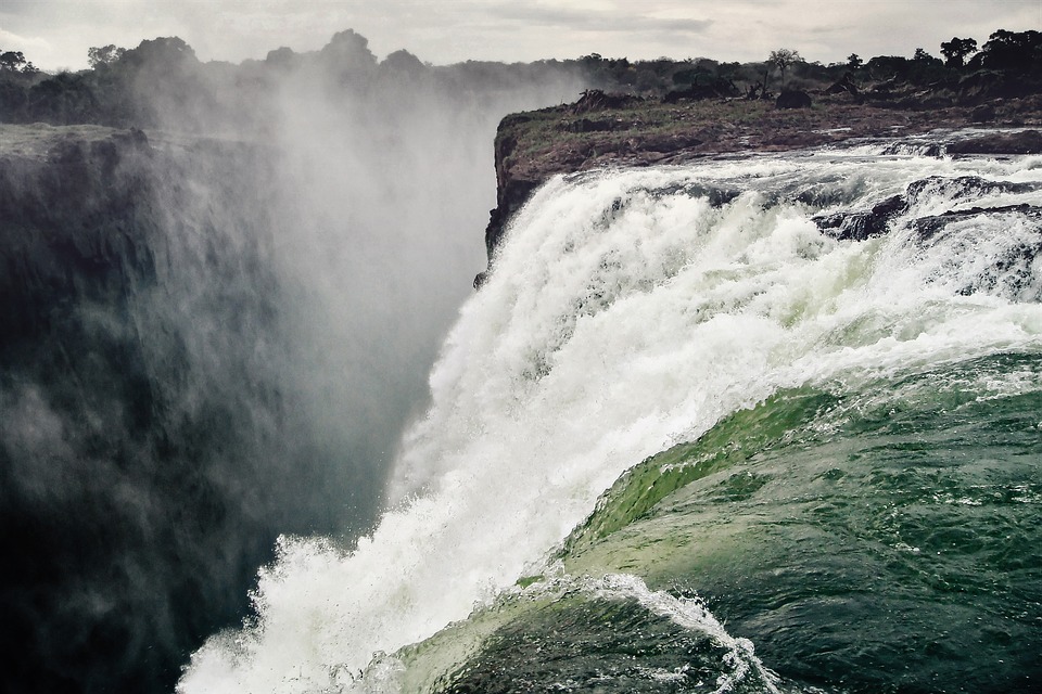 waterfall-travelstart-zambia