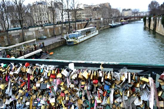 padlock-travelstart-paris