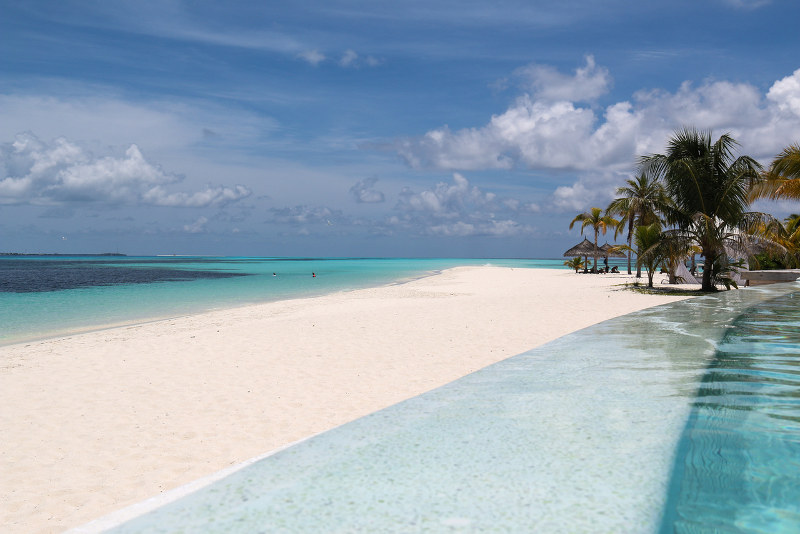 maldives resort pool