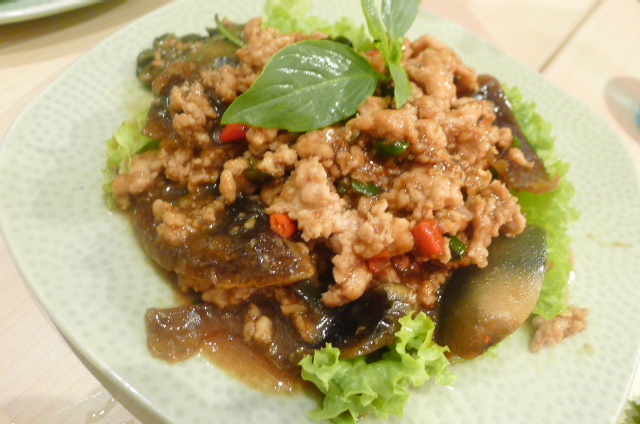 Yam Kai Yeow Maa
