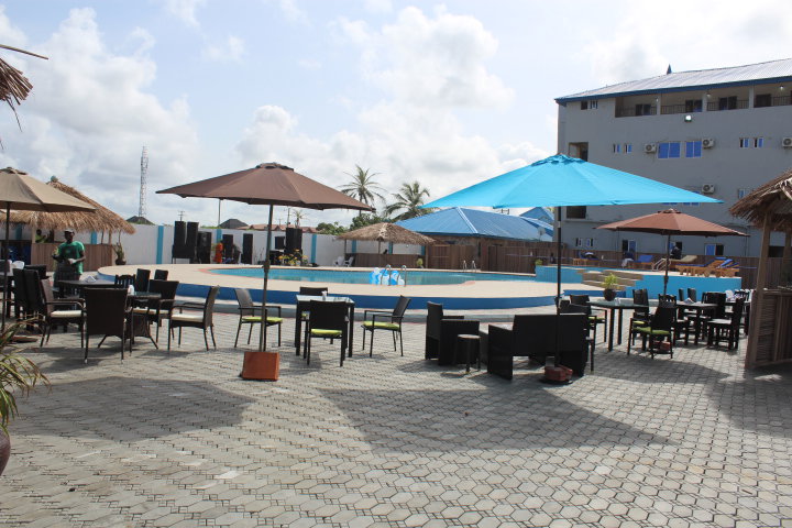 worker day-atican beach-travelstart