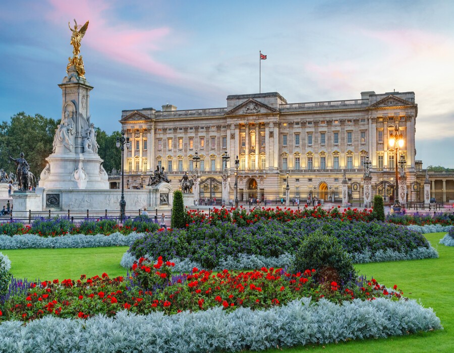 Buckingham Palace - Places toVisit in London